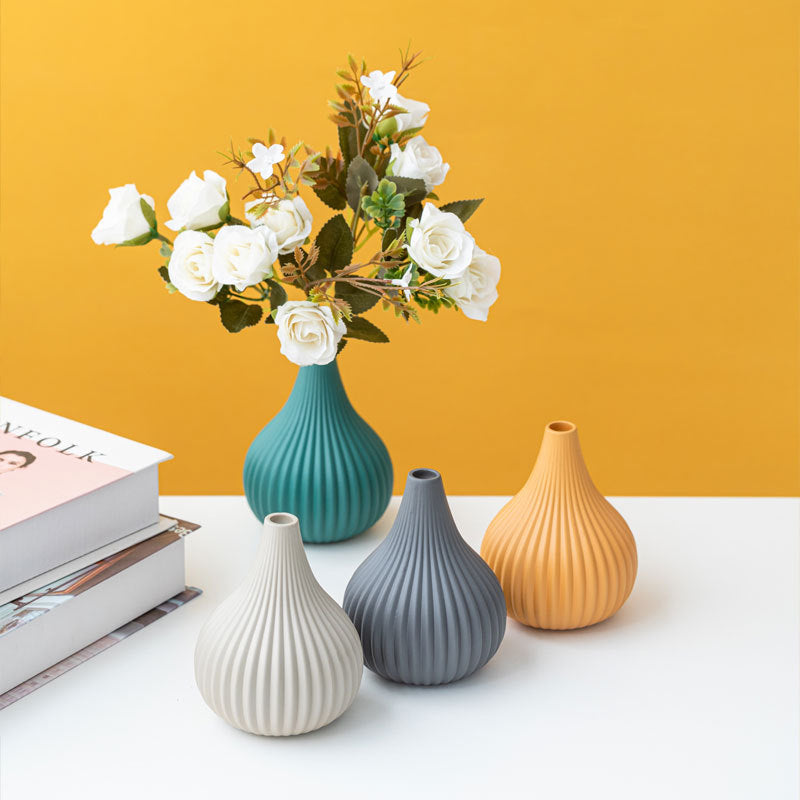 Daimon Creative Japanese Ceramic Mini Vase for Home Decor